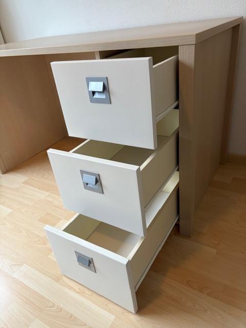 Vroomshoop Linea, commode, wandplank en kast.