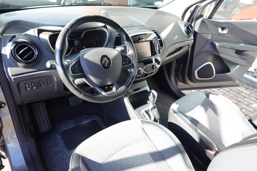Renault Captur 1.3 tce intens 150 pk!