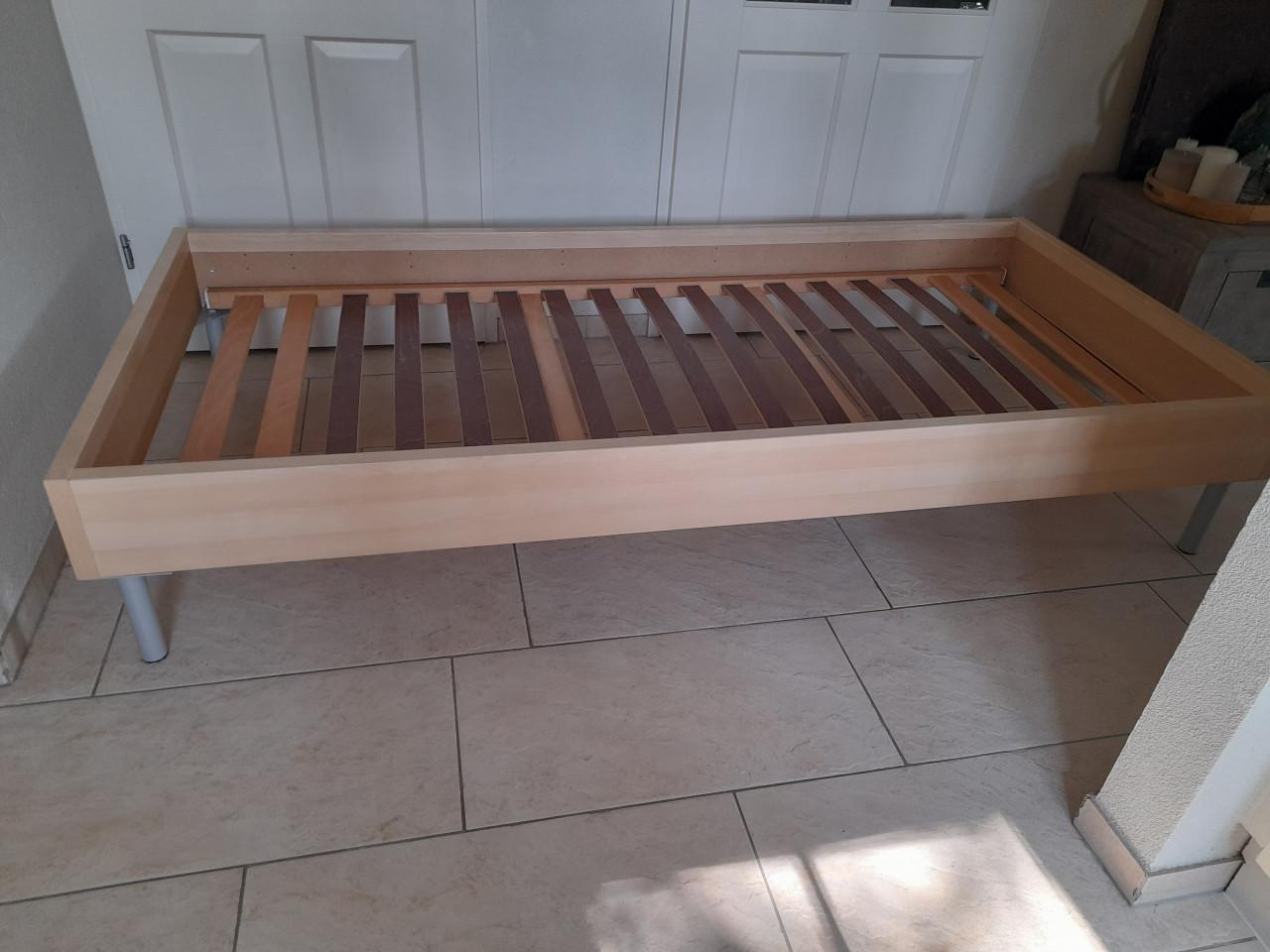 1 persoons bed 90 x 200 (in goede staat )