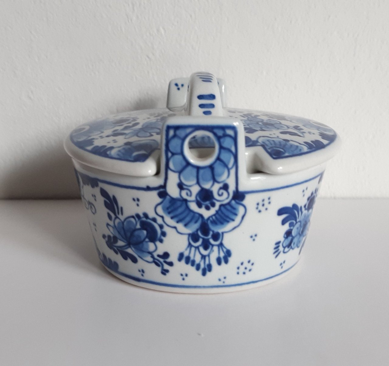 Royal Delft de Koninklijke Porceleyne Fles kleine boterpot, handbeschilderd