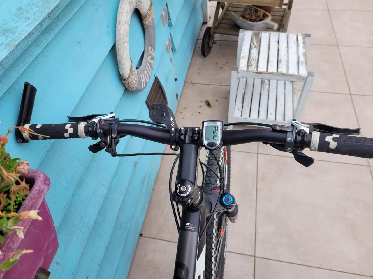 Te koop zeer nette cube mountainbike