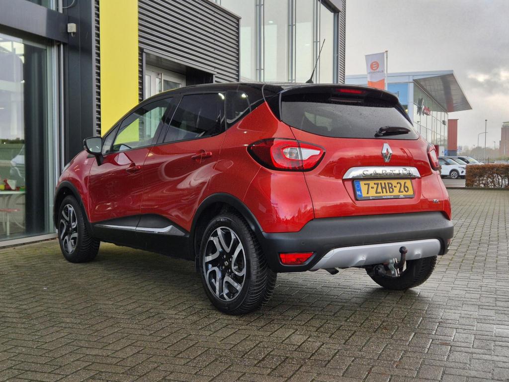 Renault Captur tce 90 helly hansen camera, trekhaak, all season banden, nav