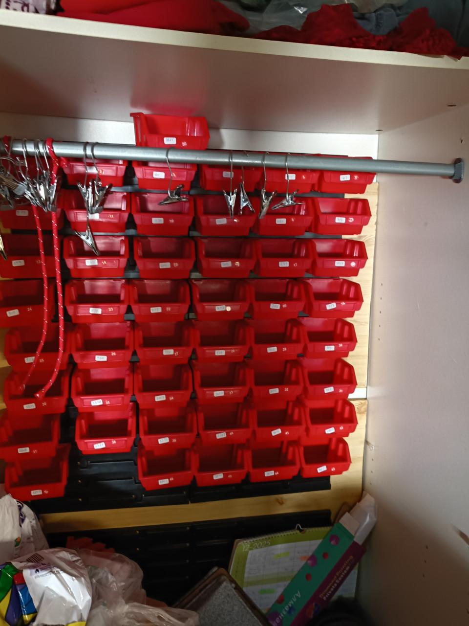 Te koop gereedschap bakjes plus wand