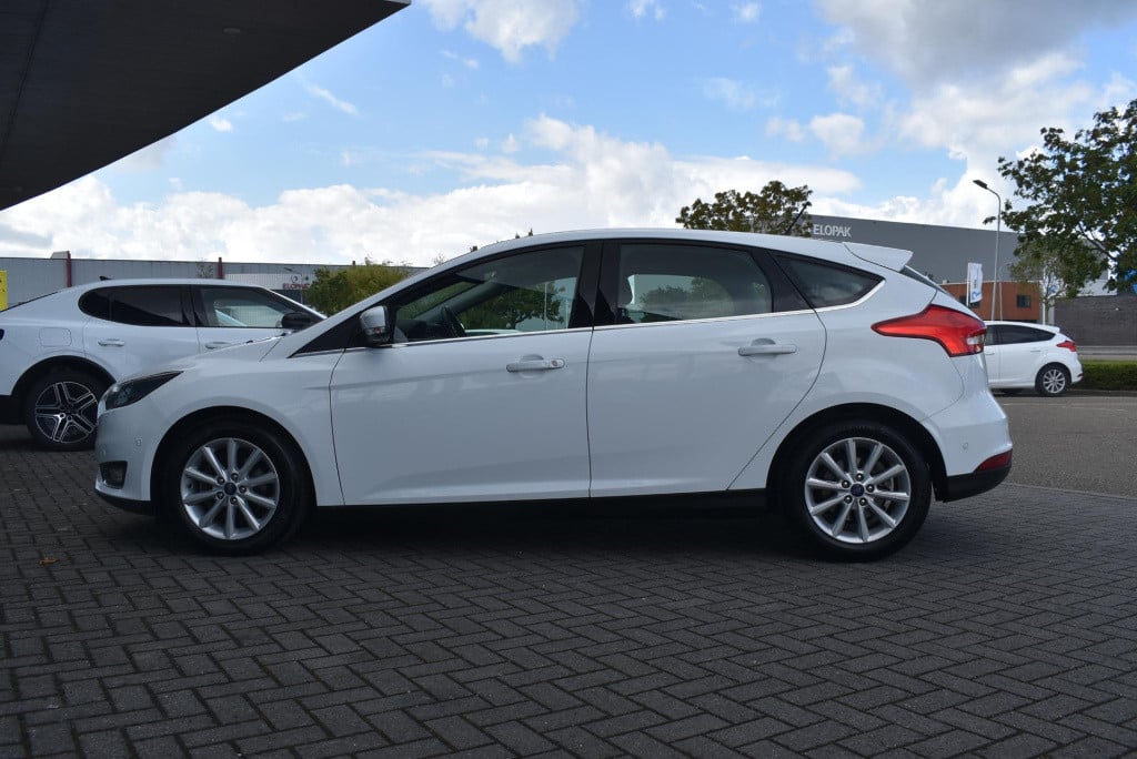 Ford Focus 1.0 titanium | cruise control | trekhaak | achteruitrijcamera | 