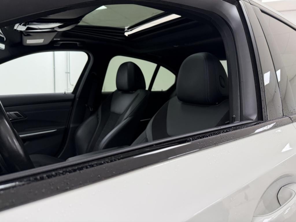 BMW 3-serie 330e high executive | schuif/kanteldak | trekhaak | 360 camera 