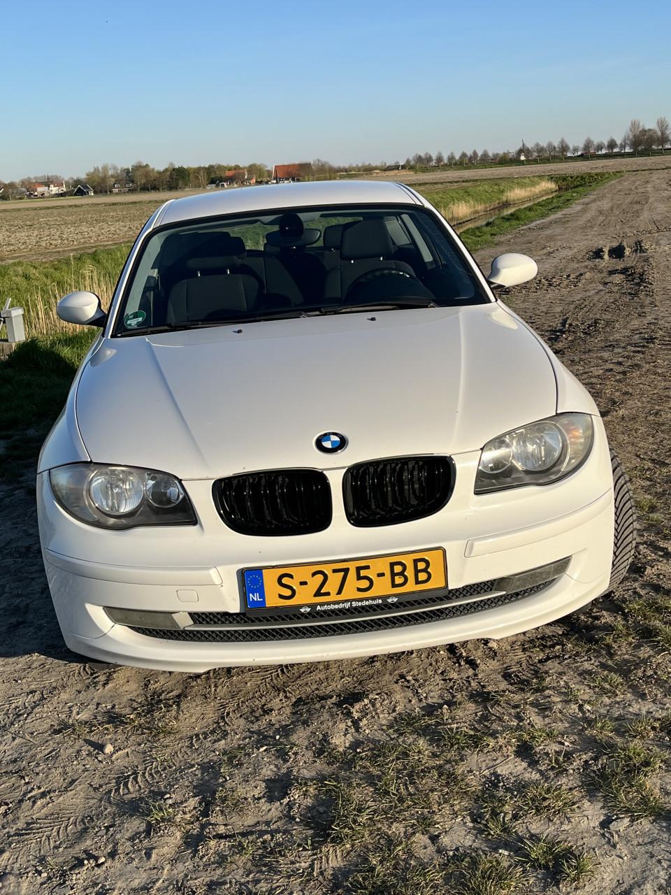 BMW 118i – APK 2027, veel onderhoud,direct rijden, nw banden