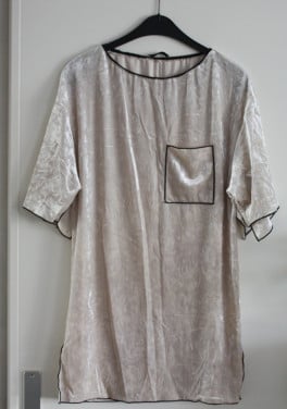 Creme fluweelen  shirt met zwart stiksel maat s