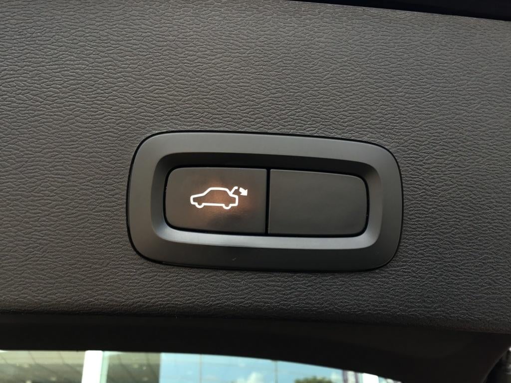 Volvo XC40 t4 190pk momentum pro| trekhaak| climate| navi| elek.achterklep