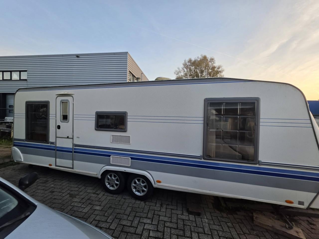 MEGA GROTE HOBBY PRESTIGE 650 DUBBELASSER!  €3750
