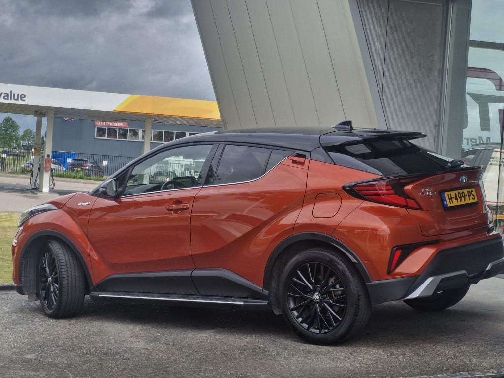 Toyota C-hr 2.0 hybrid launch edition
