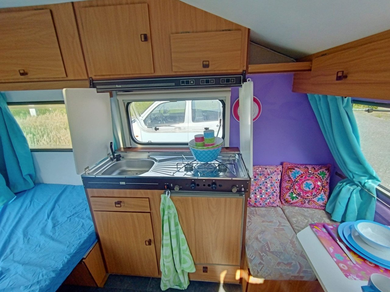 Mooie gepimpte retro Avento met voortent en luifel