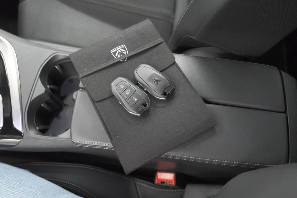 Peugeot 5008 puretech 130 eat8 gt | 7 zitplaatsen | schuif-/kanteldak | cam