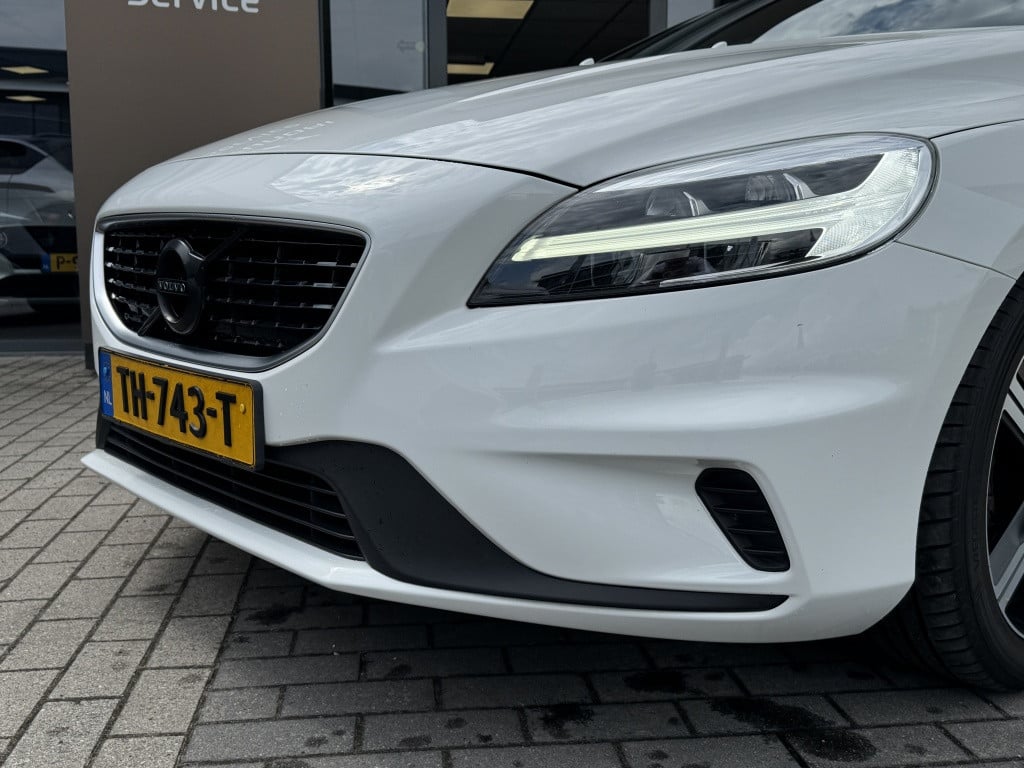Volvo V40 2.0 t4 business sport r-design 190pk | navigatie | trekhaak afnb