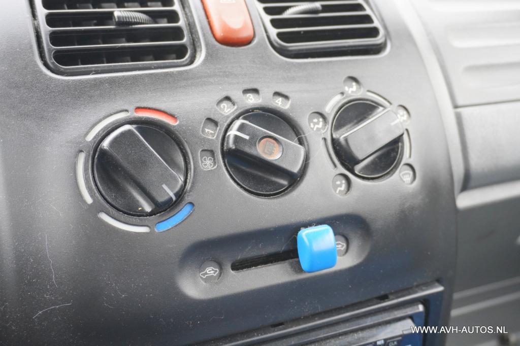Opel Agila 1.2-16v color edition