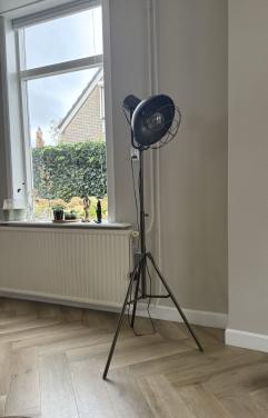 Industieele lamp op voet