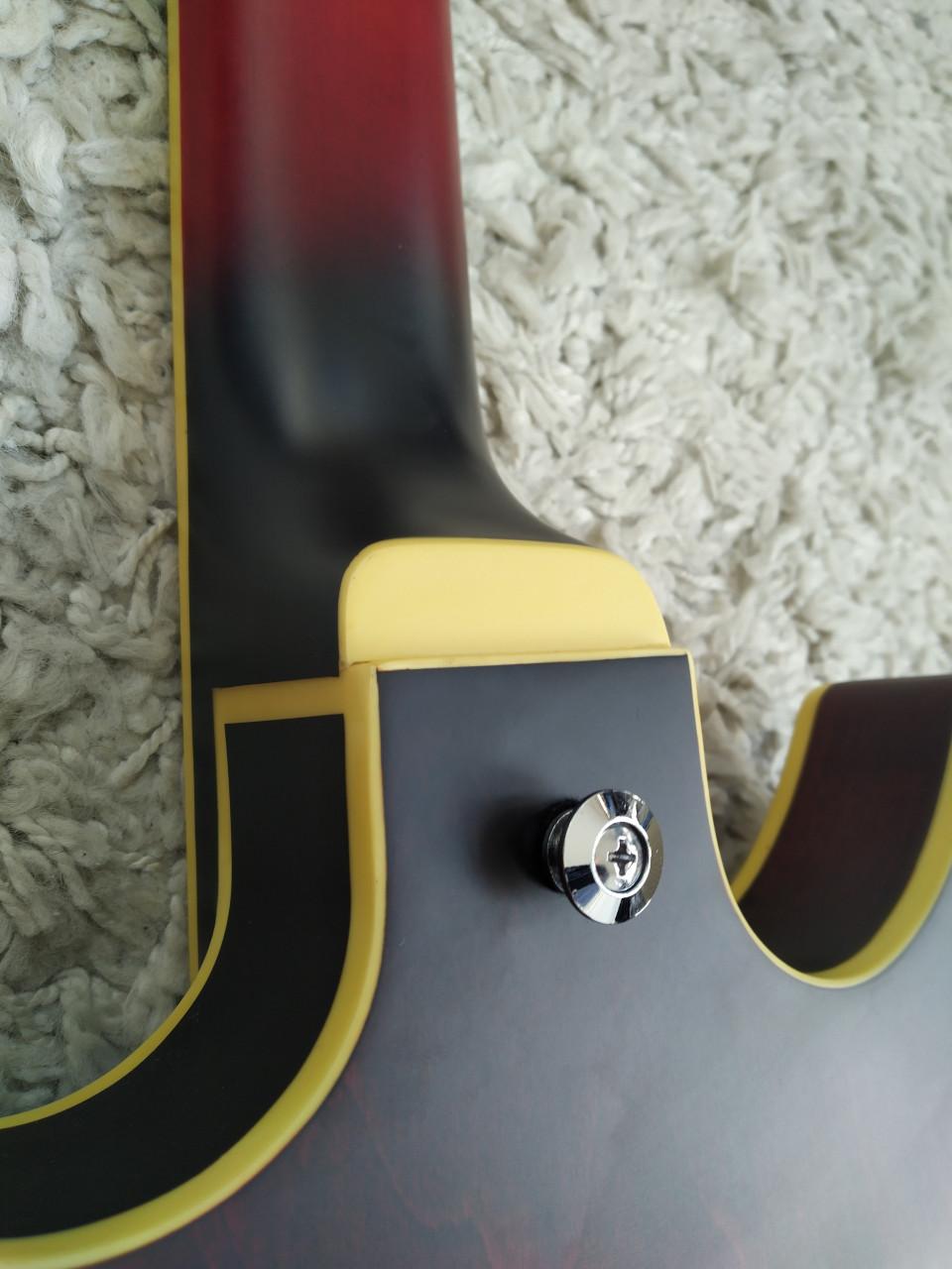 Ibanez AS-53 Sunburst Red Flat z.g.a.n. met gigbag, 175 euro.