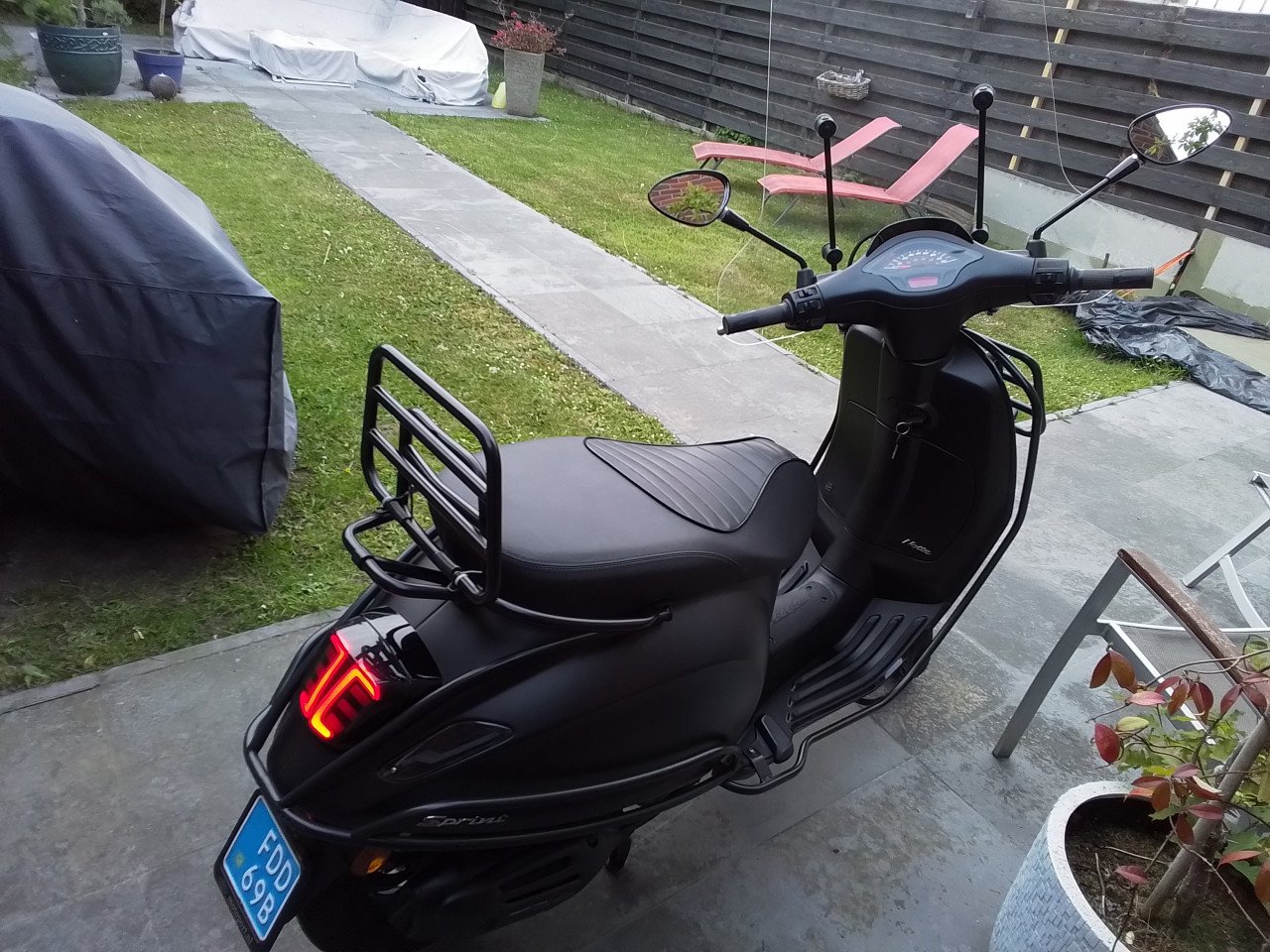 Vespa Sprint Notte zwart special edition 2020