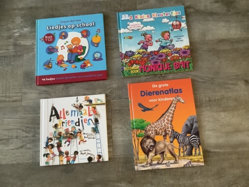 Diverse Kinderboeken o.a. met CD - Liedjes op schoot, Grote Dierenatlas