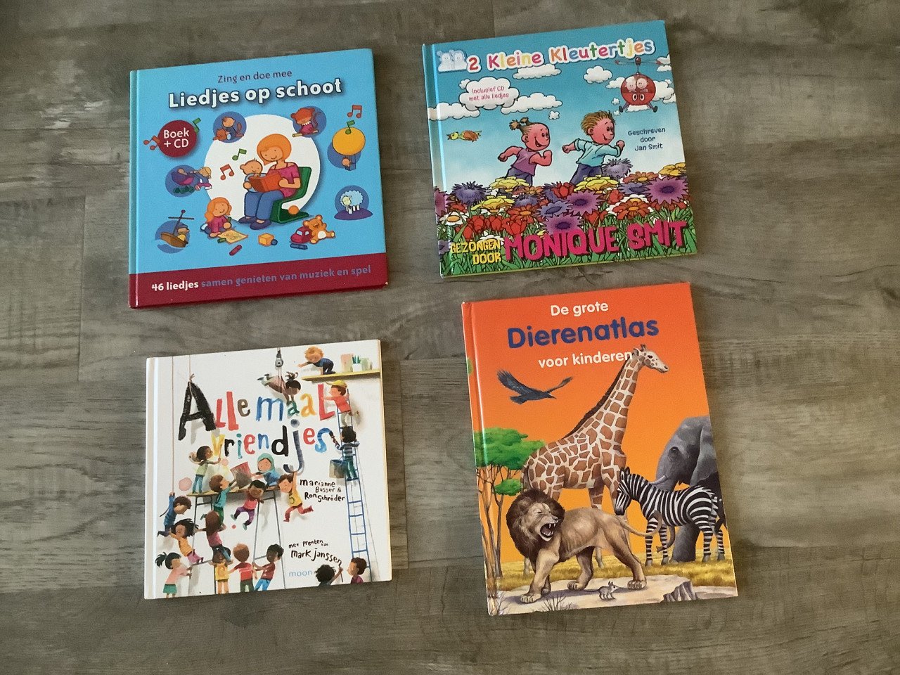 Diverse Kinderboeken o.a. met CD - Liedjes op schoot, Grote Dierenatlas