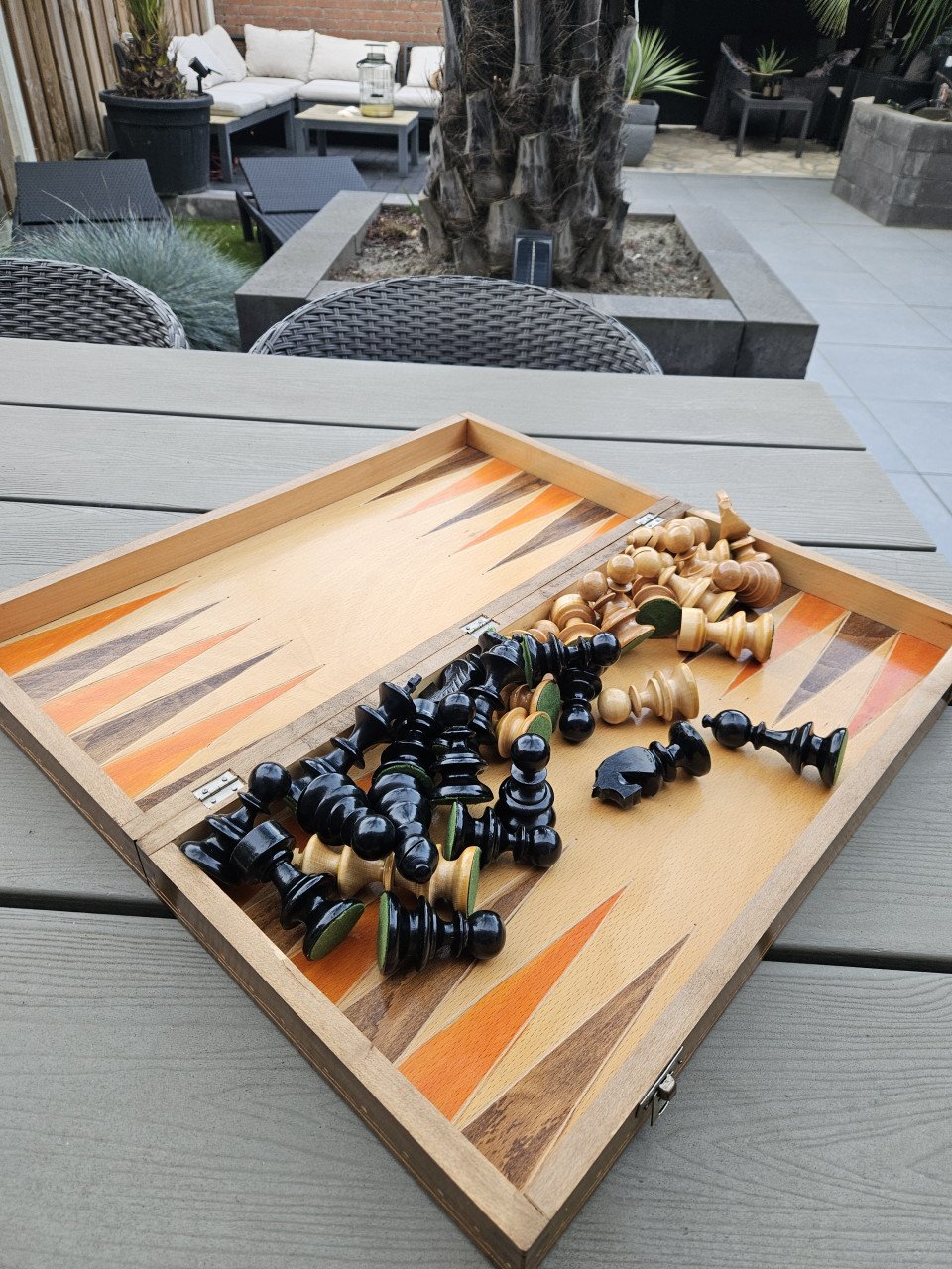 Prachtig groot opvouwbaar vintage houten schaakspel in zeer nette staat