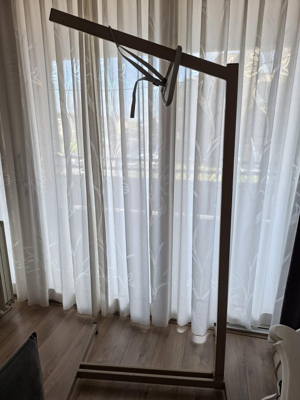 Geneva Bedgalg op vloerstatief (bedpapegaai)