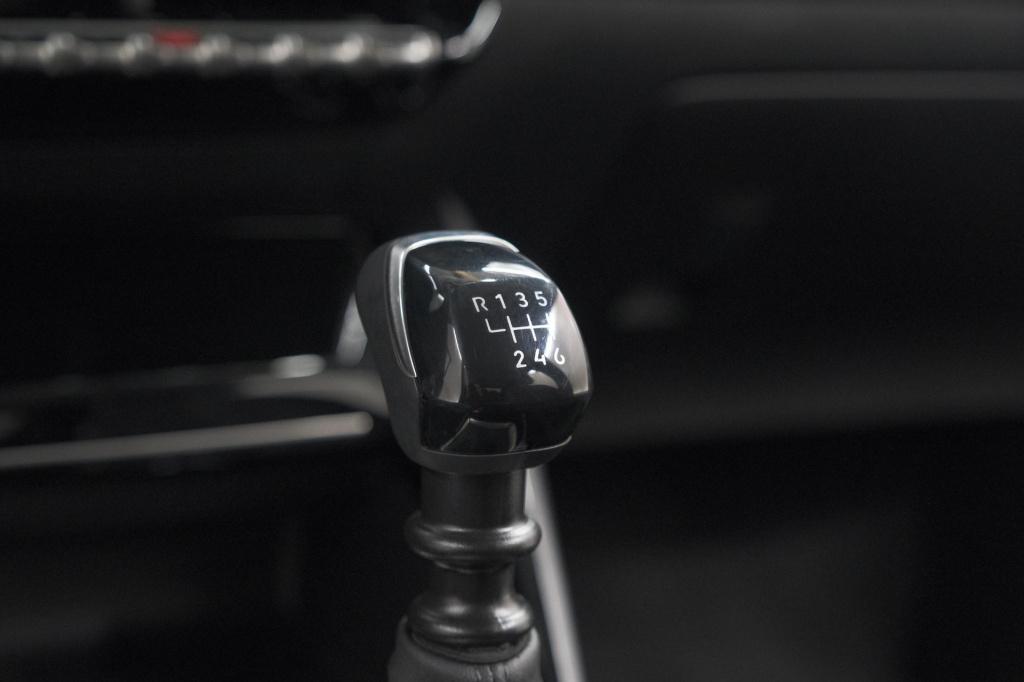 Peugeot 208 puretech 100 allure | apple carplay | parkeersensoren | climate