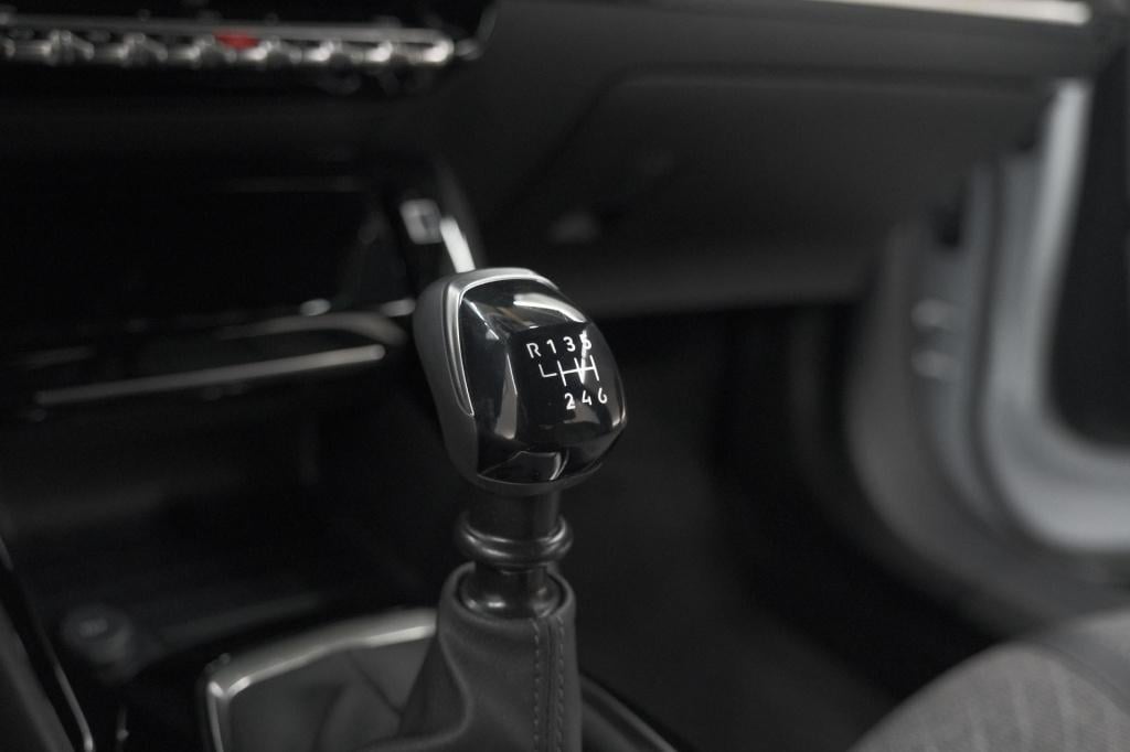 Peugeot 2008 puretech 100 allure | camera | navigatie | parkeersensoren | a