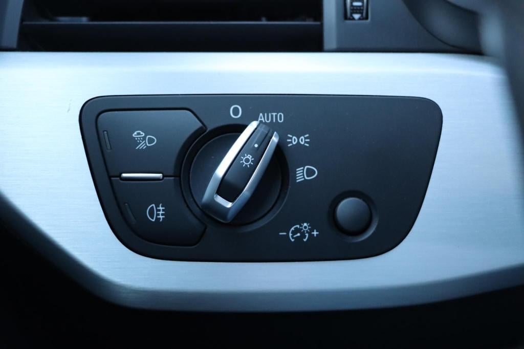 Audi A4 avant 40 tfsi sport s line 190pk s tronic trekhaak | pano | navi