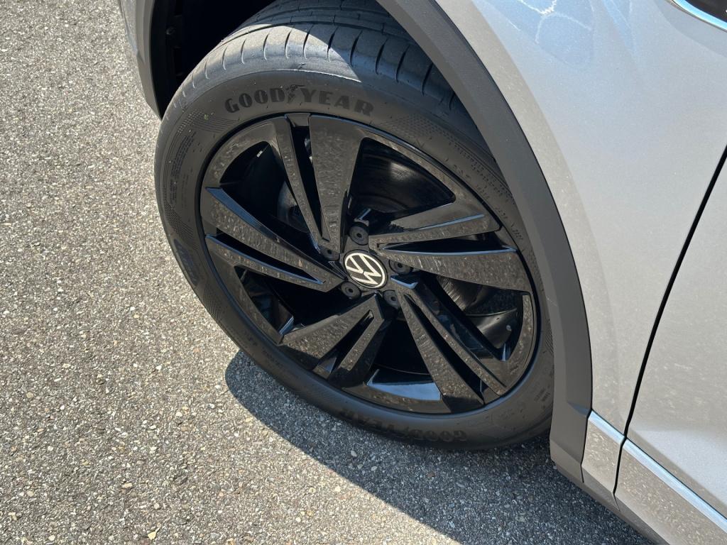 Volkswagen T-roc 1.5 tsi 150pk dsg r-line | black style | camera | keyless 