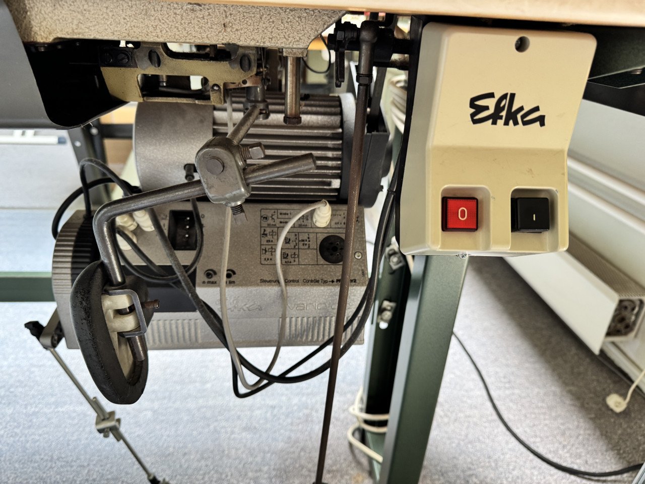 Industriële Pfaff 463 6/01 naaimachine 220 Volt + EFKA Vario DC Lockmachine