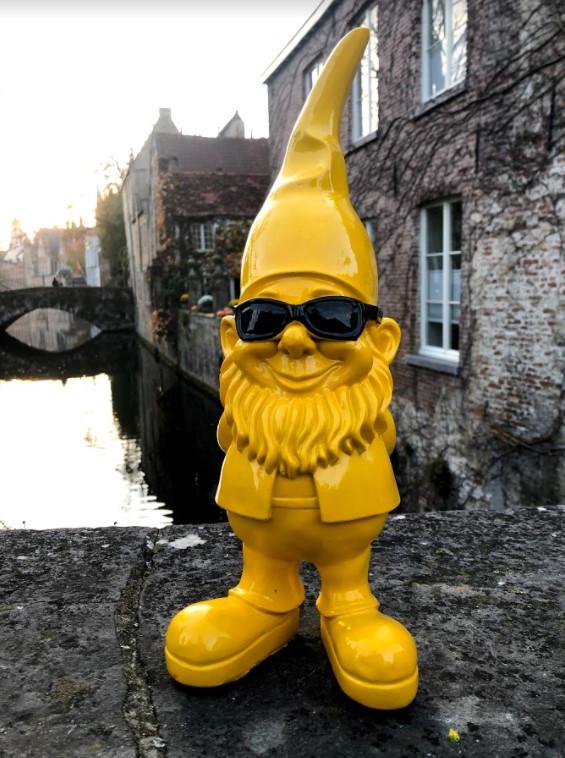 Witt Goud Tuinkabouter met zonnebril - 41cm - Tuindecoratie