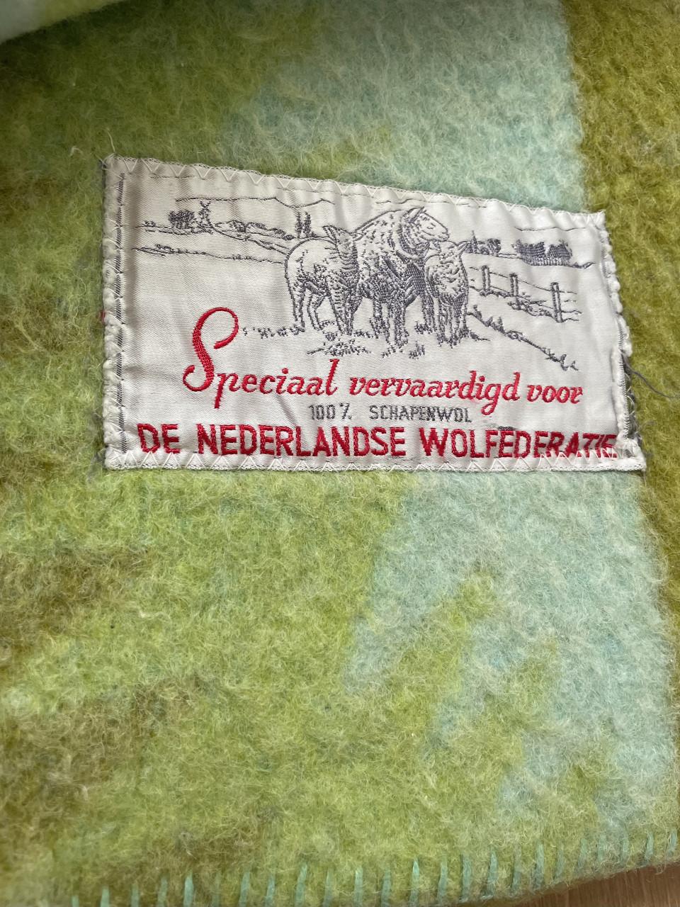 Drie zuiver wollen tweepersoonsdekens, gratis