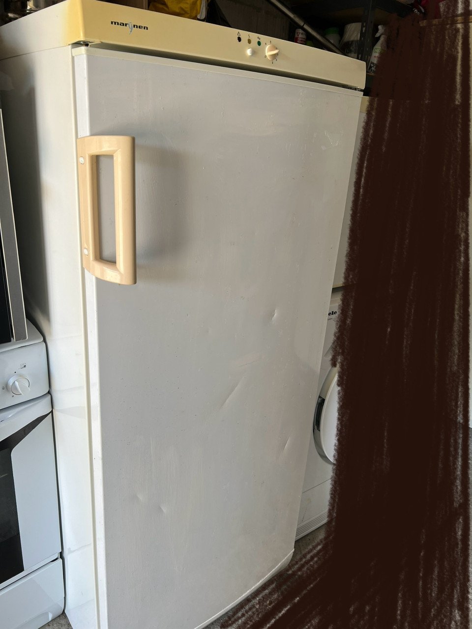 Vrieskast 140x60 cm. 164 liter vriezer klasse A bijna niet gebruikt