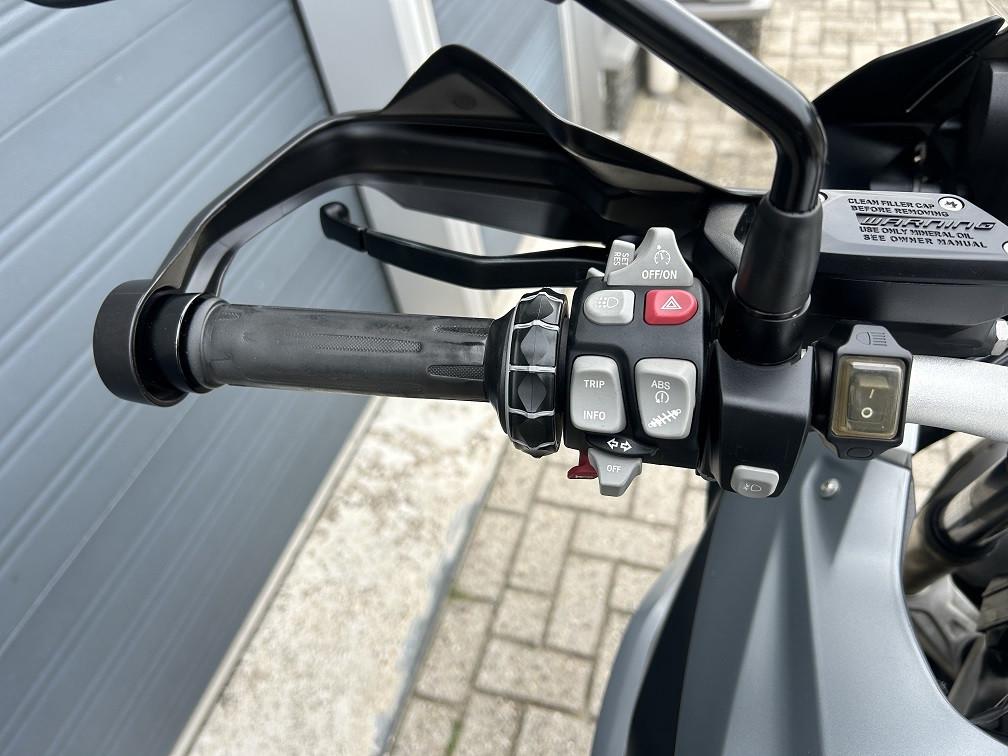 Frisse BMW R1200GS uit 2015 met 76dkm, 1e eig, vario kofferset etc €8995,-