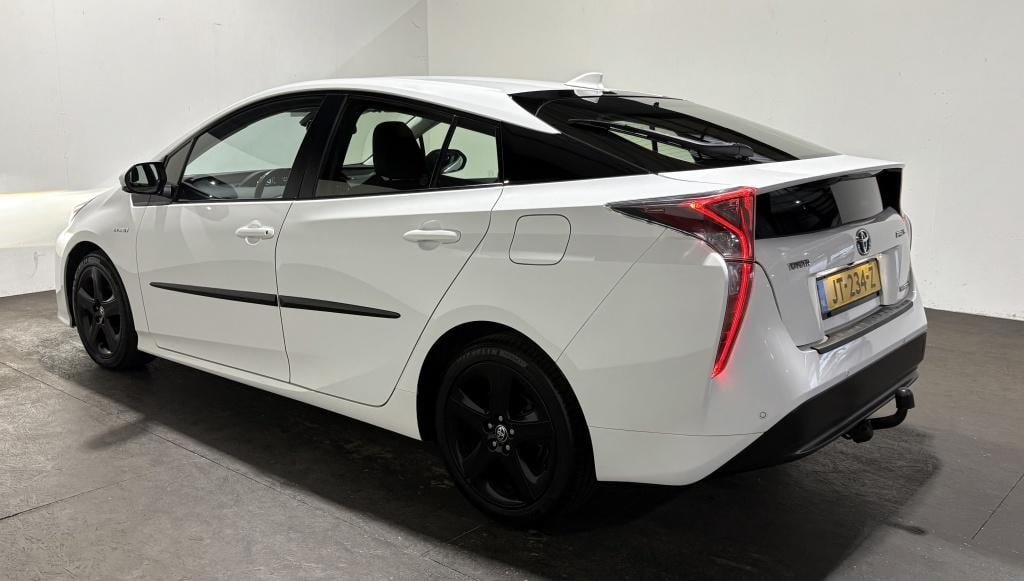 Toyota Prius 1.8 first edition | camera | bsm | pdc |