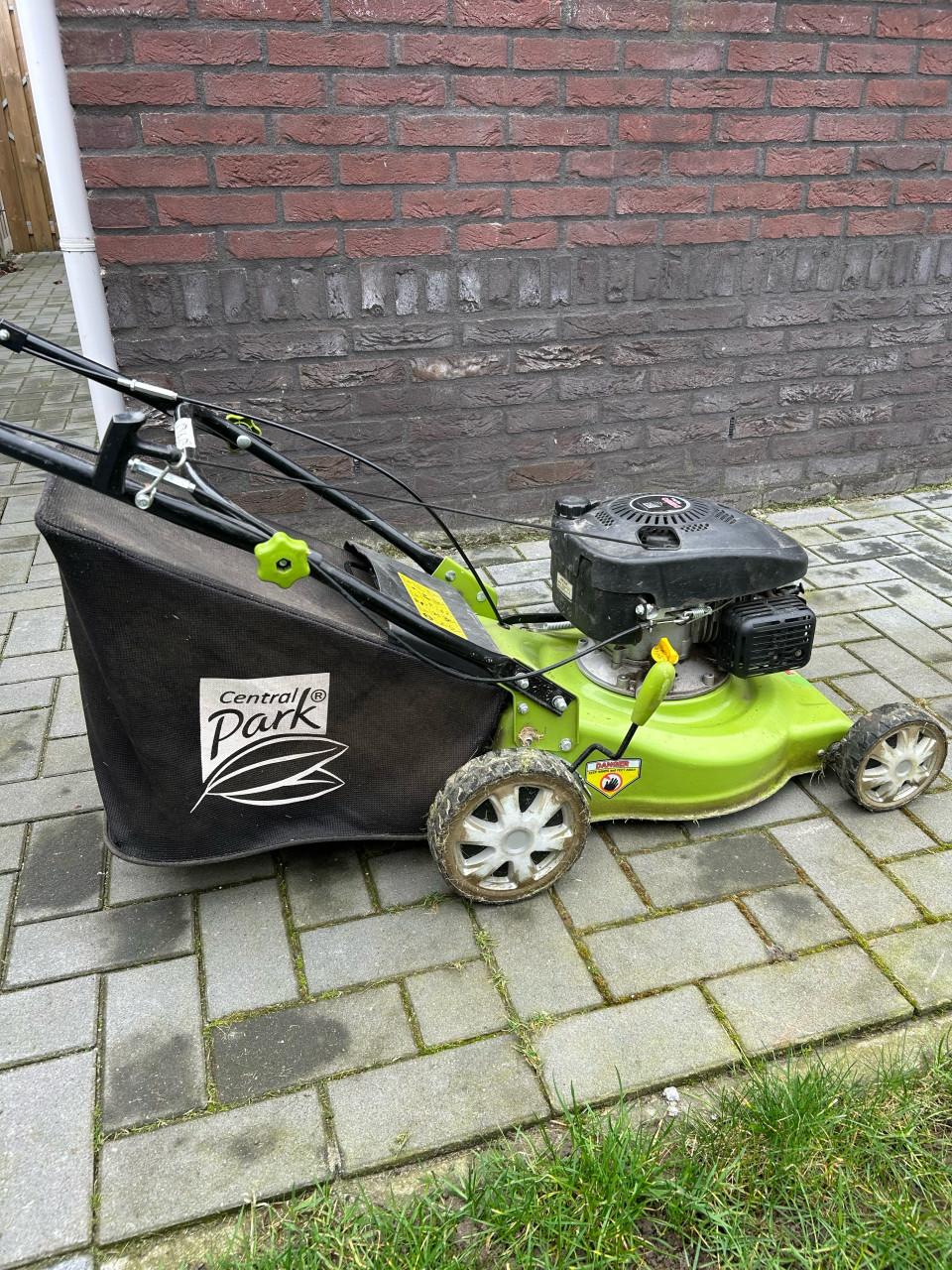 Krachtige Central Park Benzine Grasmaaier | loopt goed !