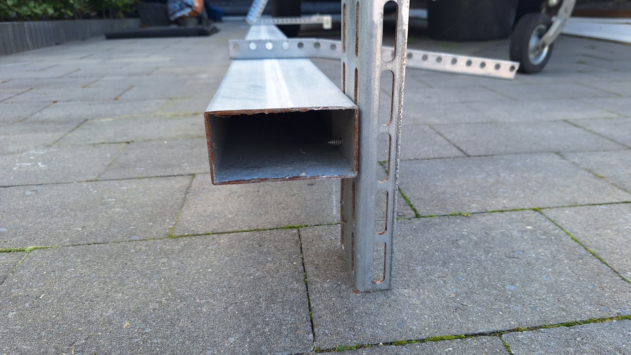 Staal verzinkte balk 120x60x3mm L= 4570mm