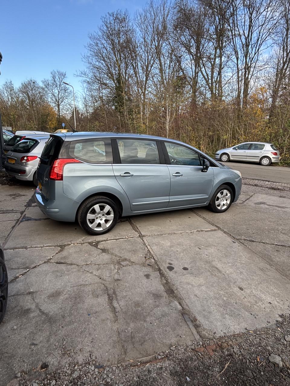 Peugeot 5008 voljaar apk!