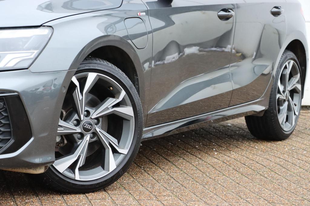 Audi A3 sportback 40 tfsi e s edition 204pk s-tronic