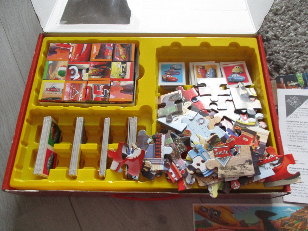 5 cars puzzels en speeldoos