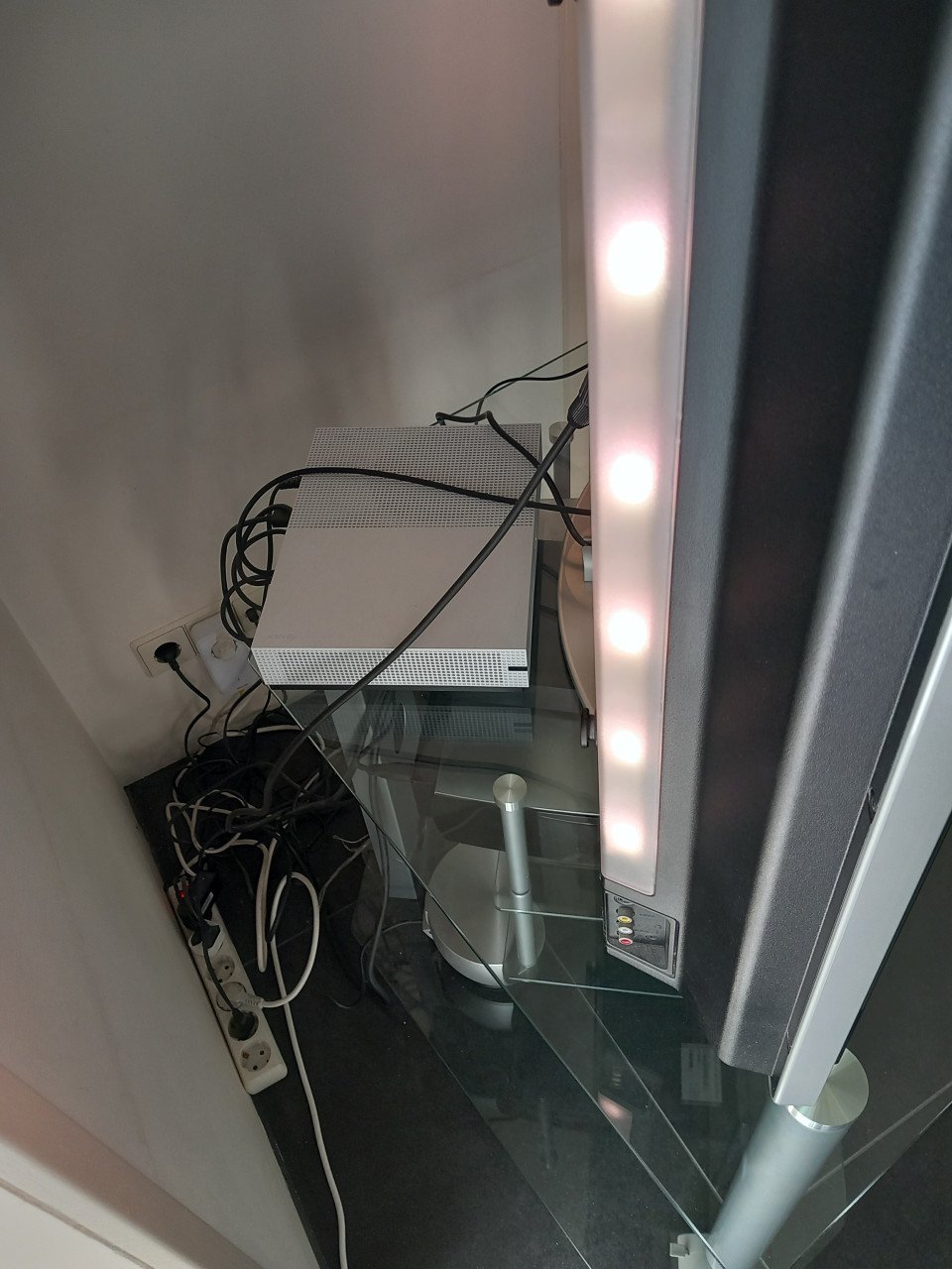 Glazen tv meubel op wieltjes