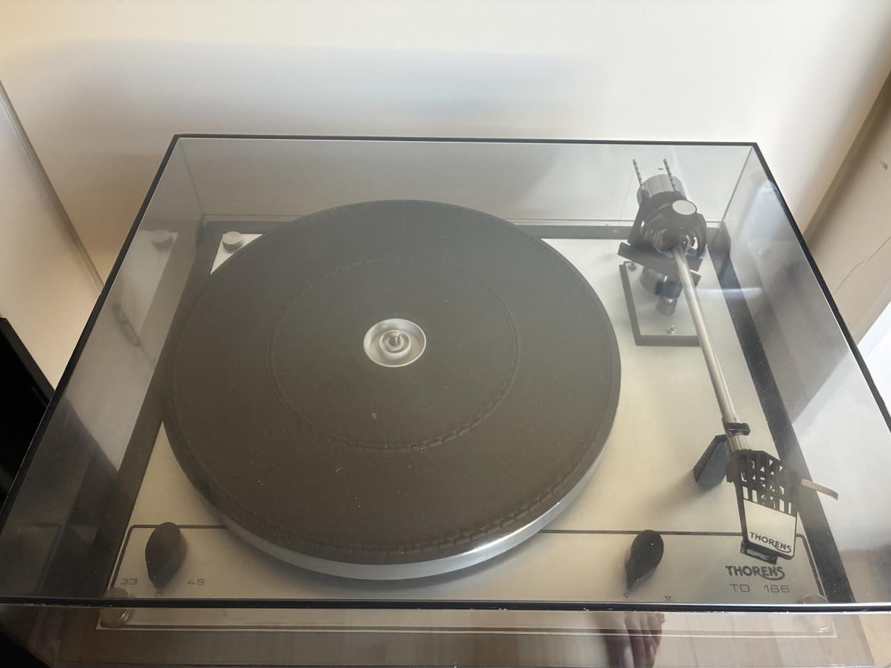Thorens TD 166 met Shure 95 element.