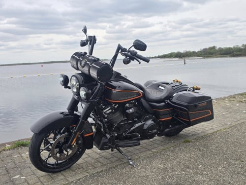Harley-Davidson Road King Special 114ci Apex Edition