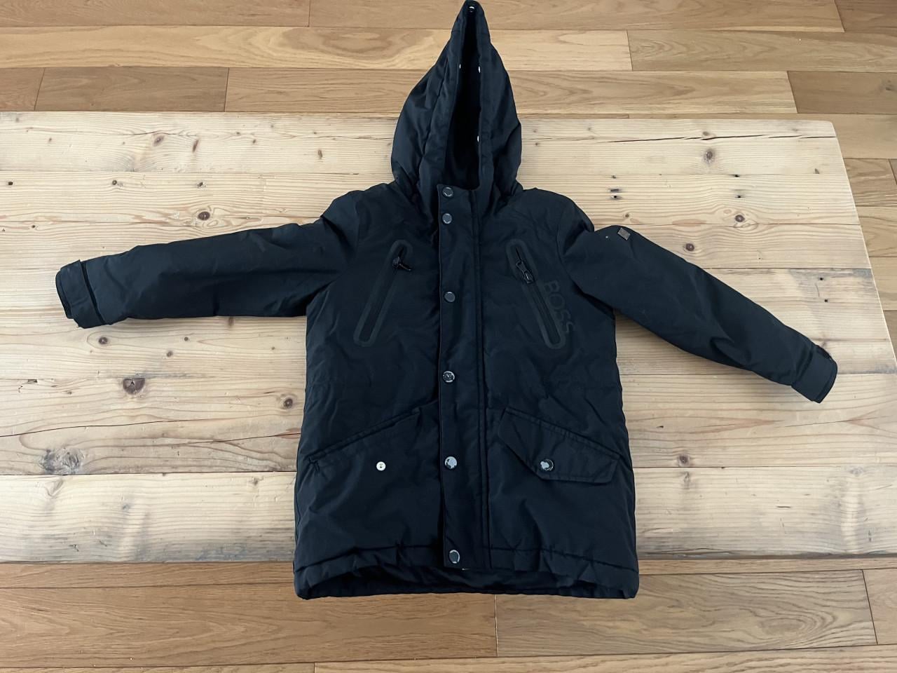 Hugo Boss kinderjas maat 114