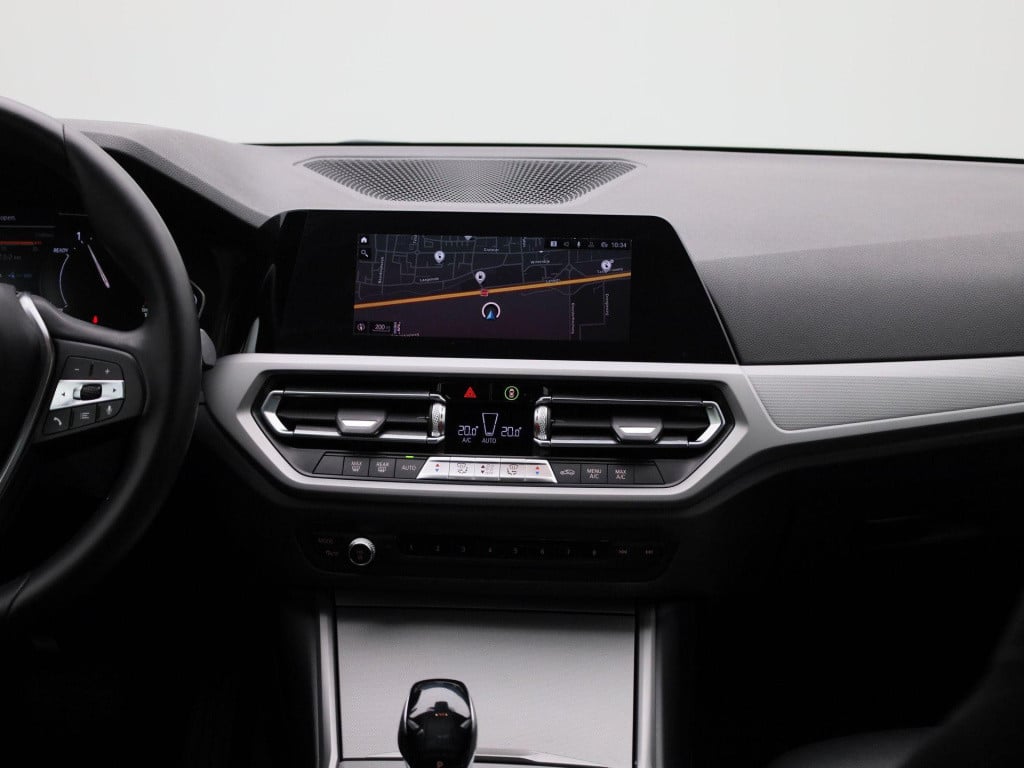 BMW 3-serie 330e | automaat | navigatie | half-leer | adaptive cruise contr