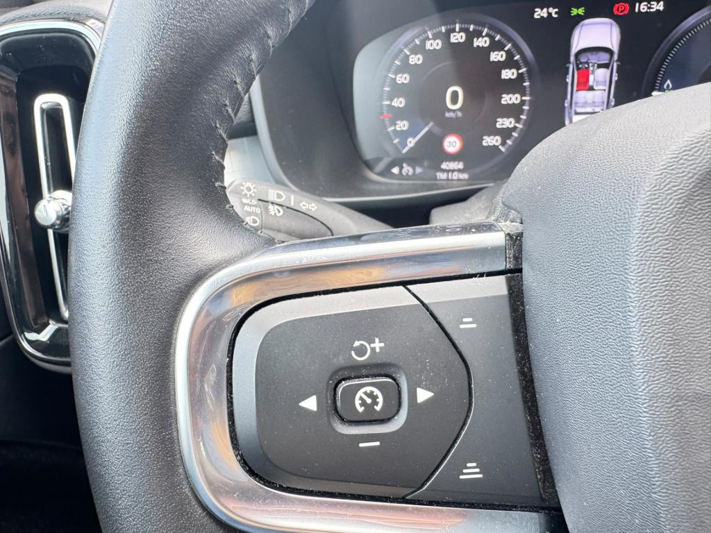Volvo XC40 1.5 t5 twin engine momentum pro