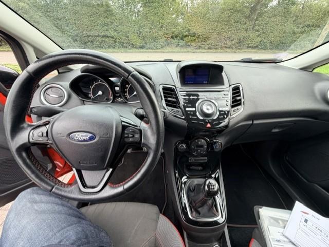 Ford Fiesta 1.0 ecoboost red/black edition (140pk)