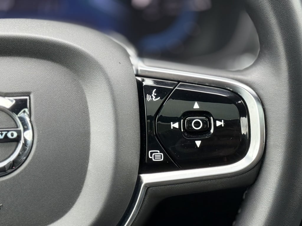 Volvo XC60 t6 340pk recharge r-design| panodak| adap.cruise| 360camera| tre