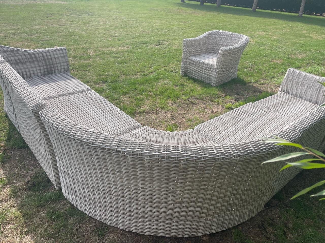 Wicker Tuinset. (Hoek)bank en stoel