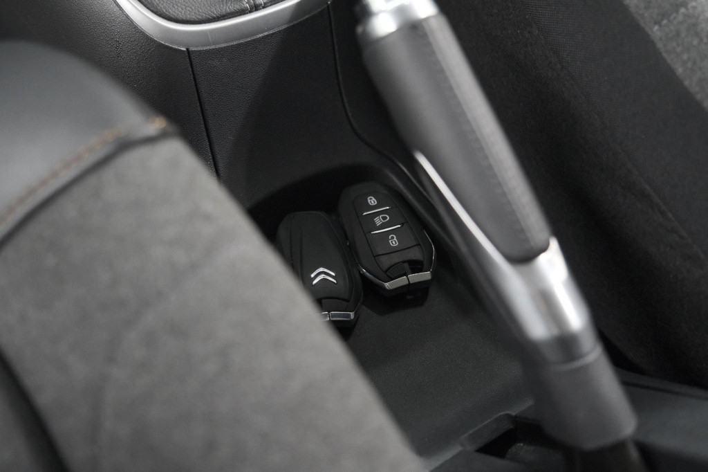 Citroen C3 puretech 82 shine | camera | stoelverwarming | apple carplay | 1
